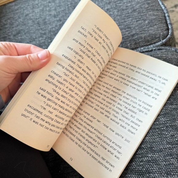 Scholastic Blue and Pink Adventure Book - Picture 3 of 4